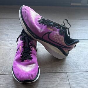 Nike Women's Vomero 17 Road Running Shoes